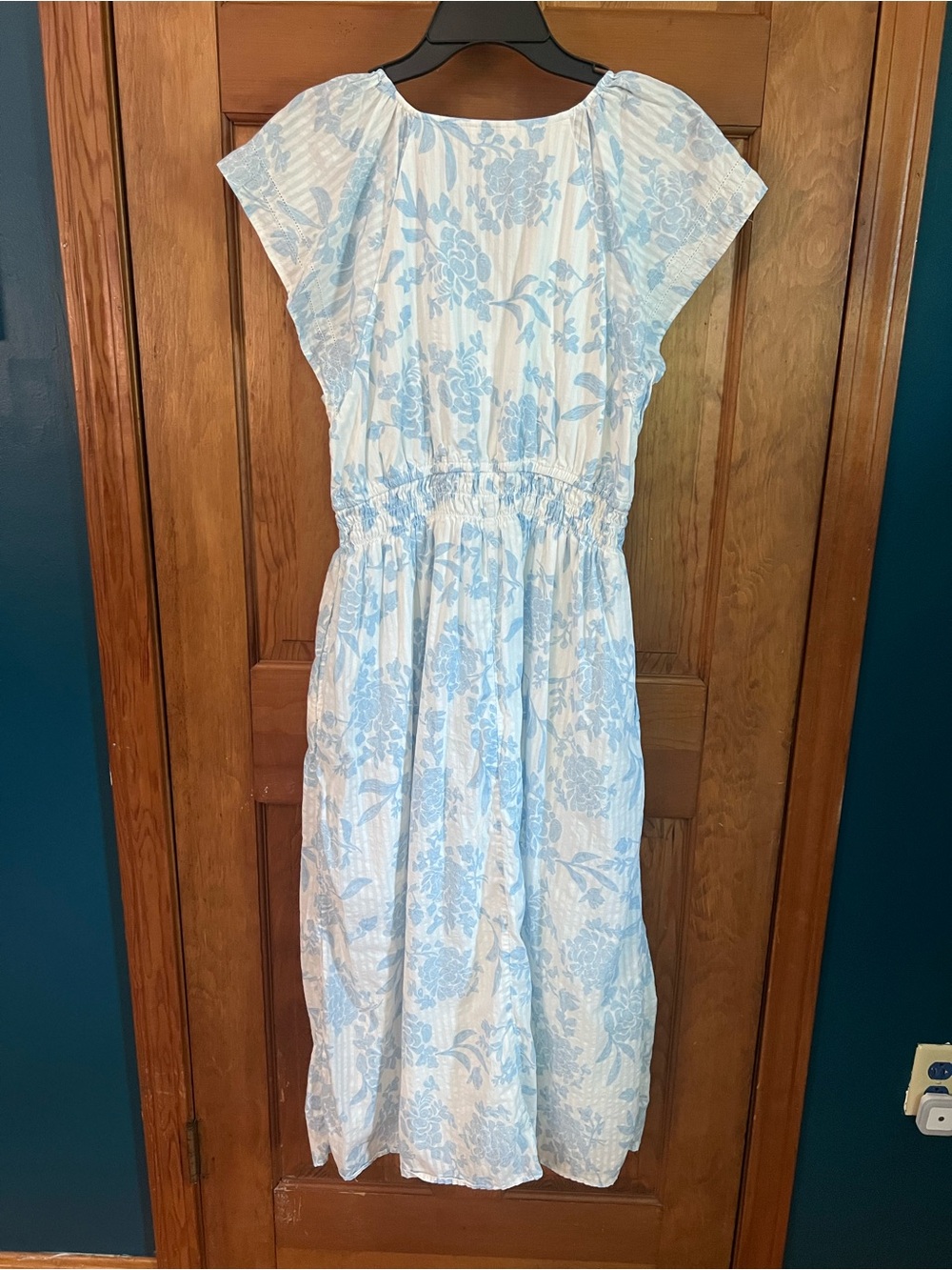 Universal Thread, Smocked Midi A-Line Dress Blue and White Floral - Picture 7 of 9